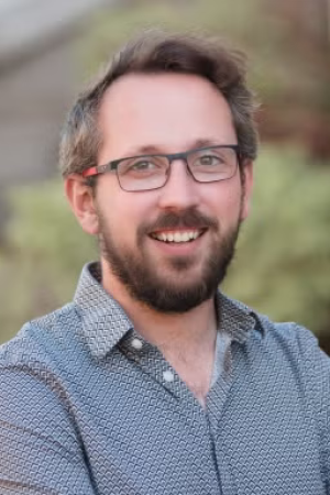 Stephen Hutt headshot